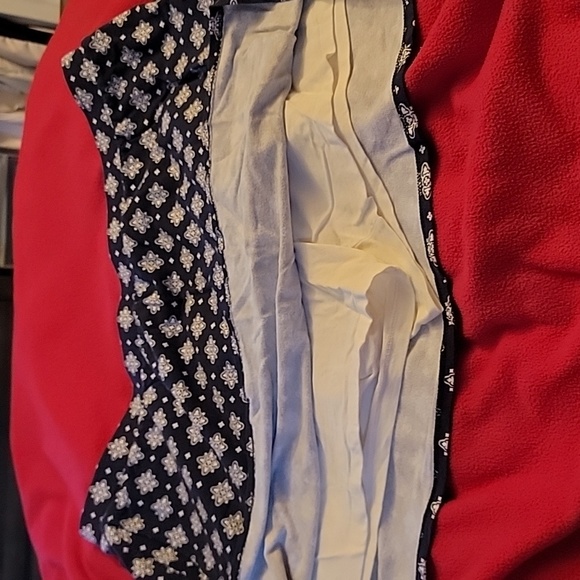 SKORT!!  Denim & Co, Blue/white print skort, 2x, 18" top to bottom, 2 pockets - Picture 2 of 6